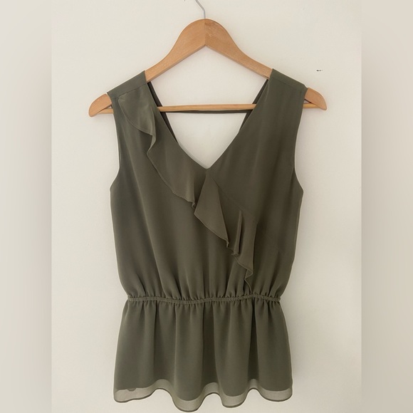 RW&CO Sleeveless Bell Waist Blouse Green - Picture 2 of 7